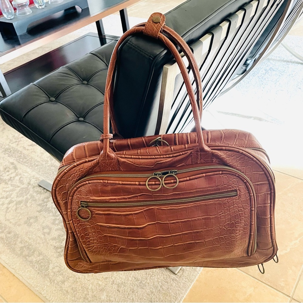 Elegant Brown Crocodile-Embossed Women's Bag
